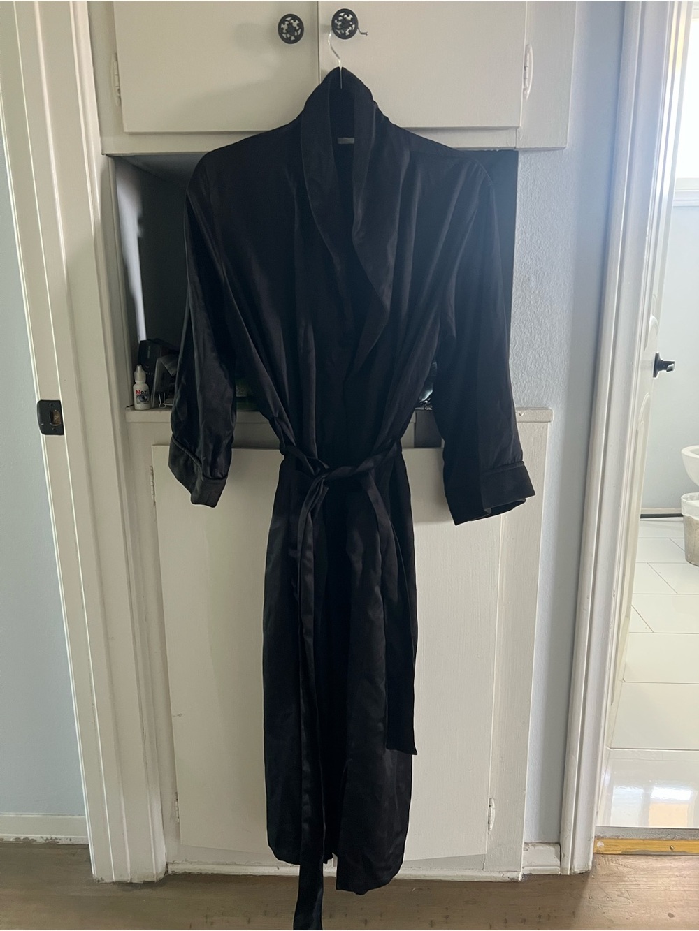 Z Gallerie -  Classic Satin Luxury Long Robe in Black (One Size)